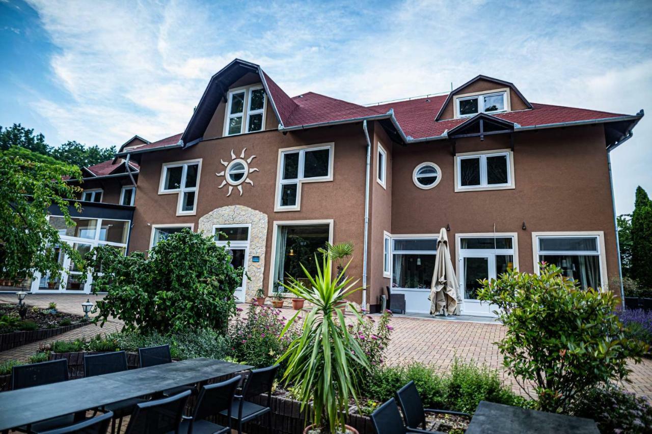 Bázakerettye Bonne Chance Restaurant And Hotel מראה חיצוני תמונה